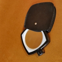 rejsespejl i sort læderetui taskespejl retro spejl fra sælgerkuffert 1970'erne